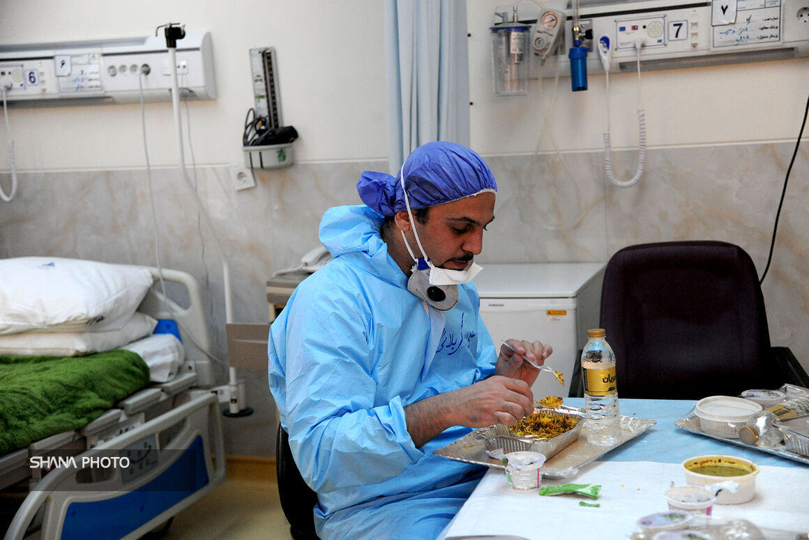 تلاش‌های جهادگران عرصه سلامت در بیمارستان نفت تهران 21