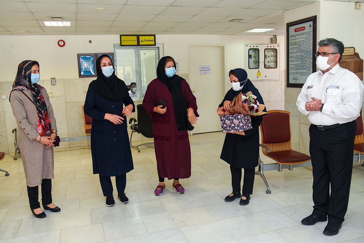 تقدر از مدد کار اجتماعی بیمارستان توسط خیریه مهرورزان الماس جنوب 9