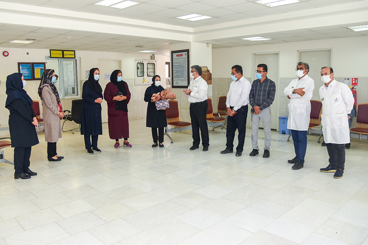 تقدر از مدد کار اجتماعی بیمارستان توسط خیریه مهرورزان الماس جنوب 10